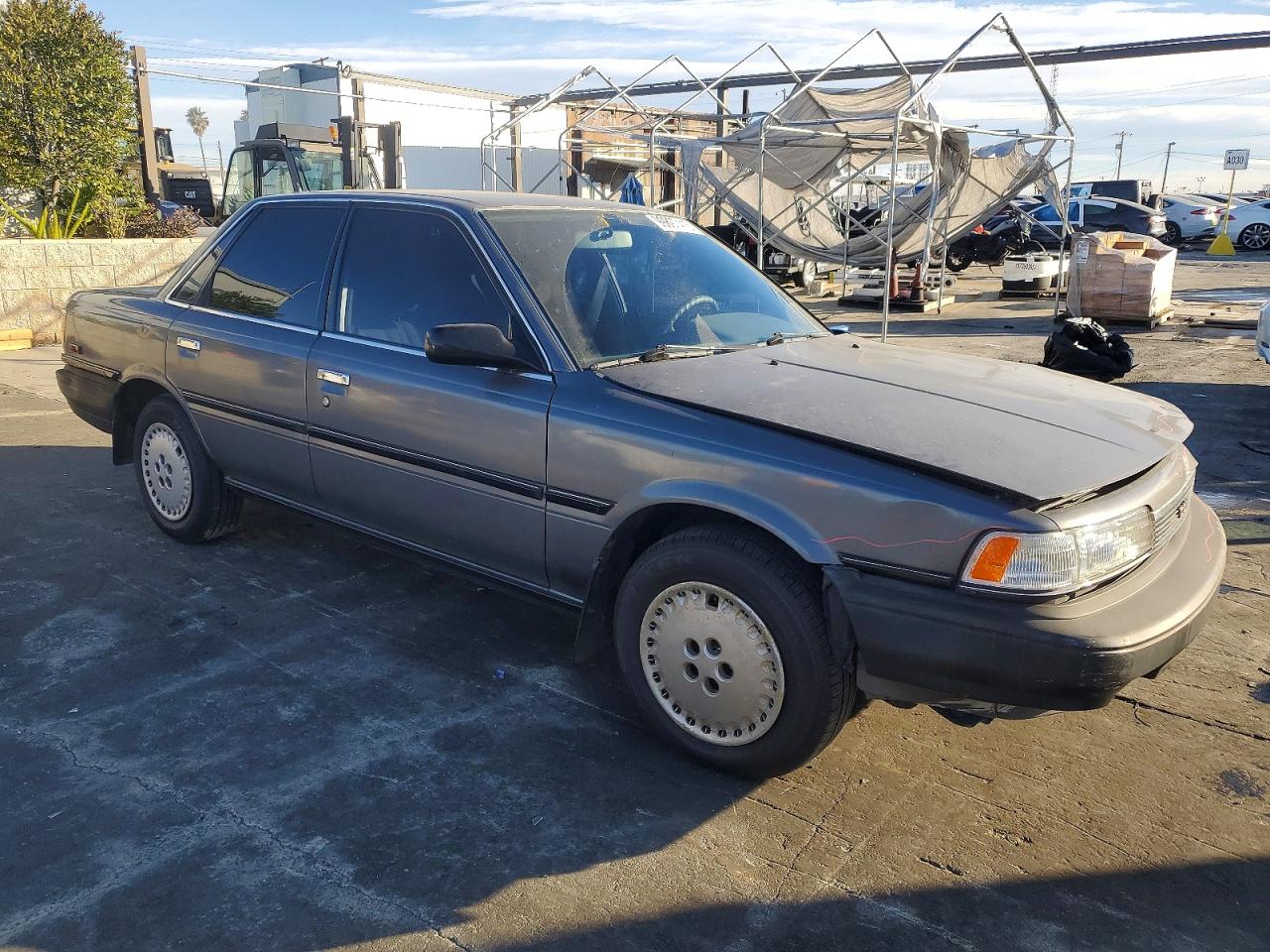 1989 TOYOTA CAMRY DLX photo 4