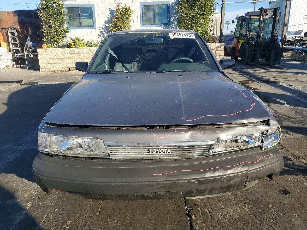 1989 TOYOTA CAMRY DLX photo 5