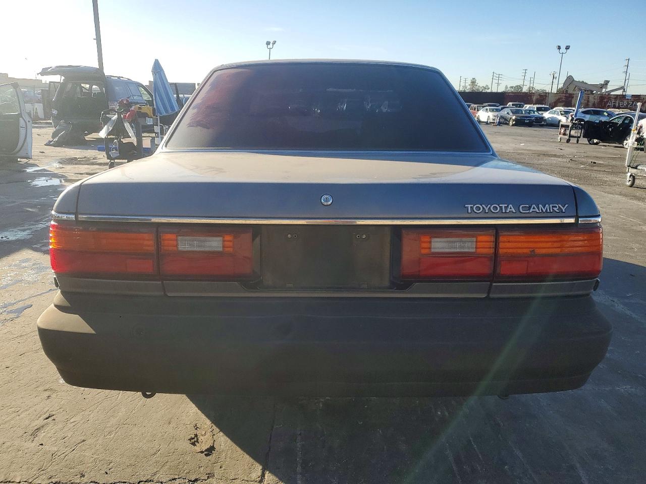 1989 TOYOTA CAMRY DLX photo 6