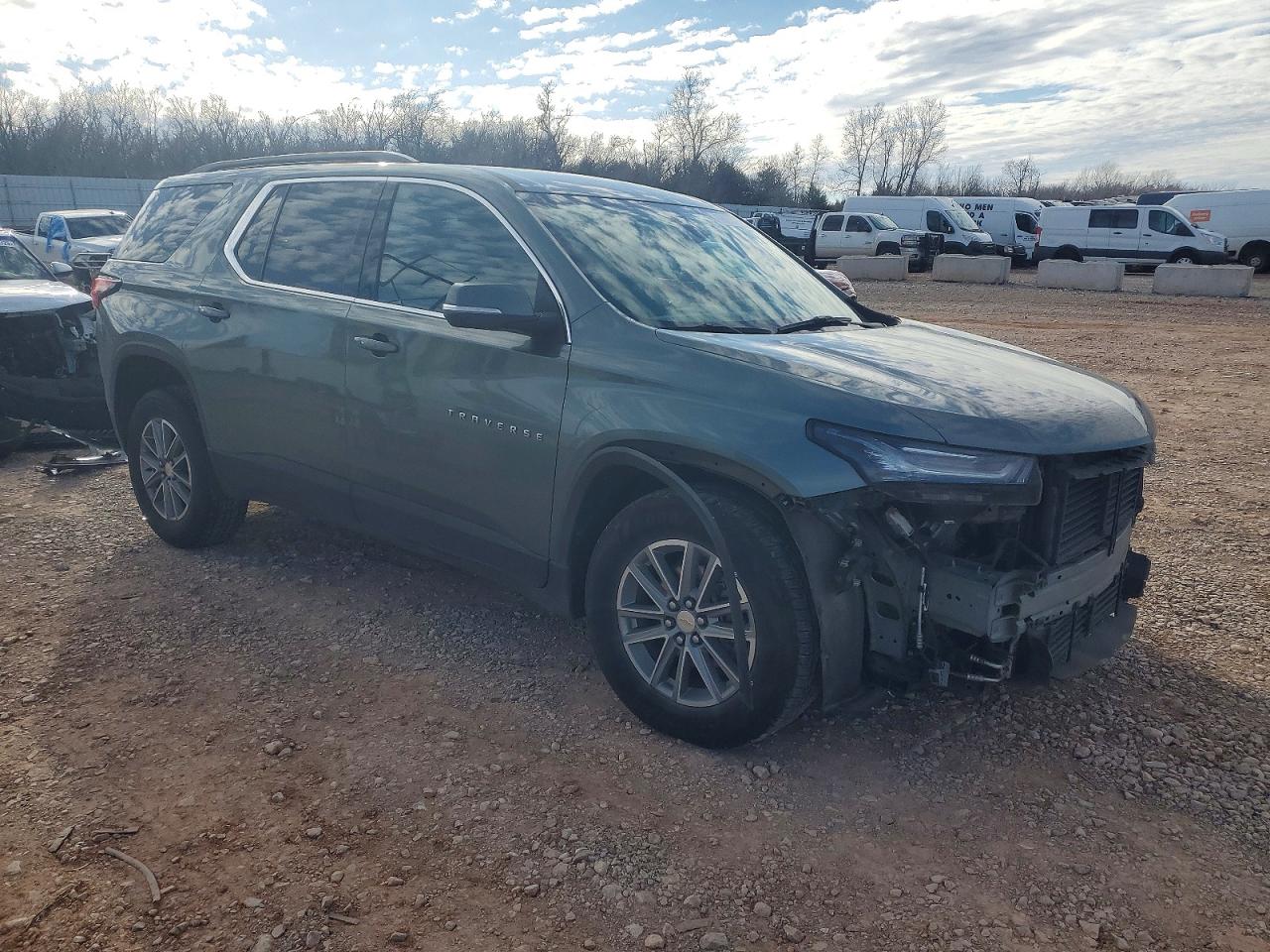 2023 CHEVROLET TRAVERSE LT photo 4