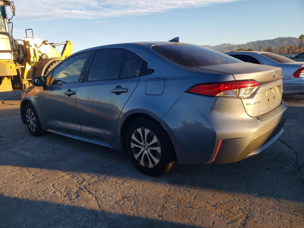 2021 TOYOTA COROLLA LE photo 3