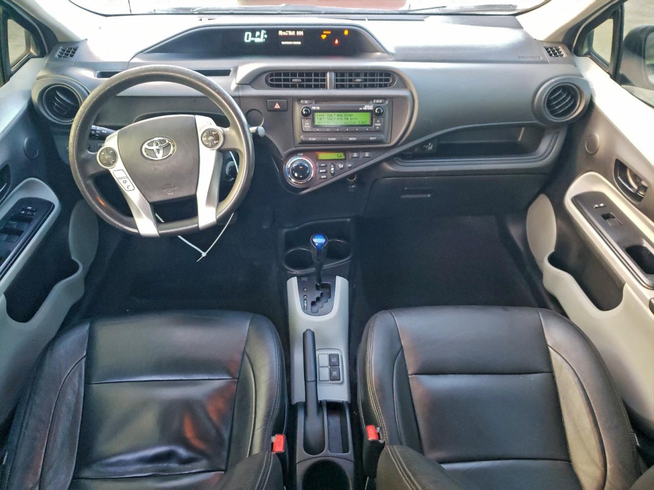 2014 TOYOTA PRIUS C photo 8