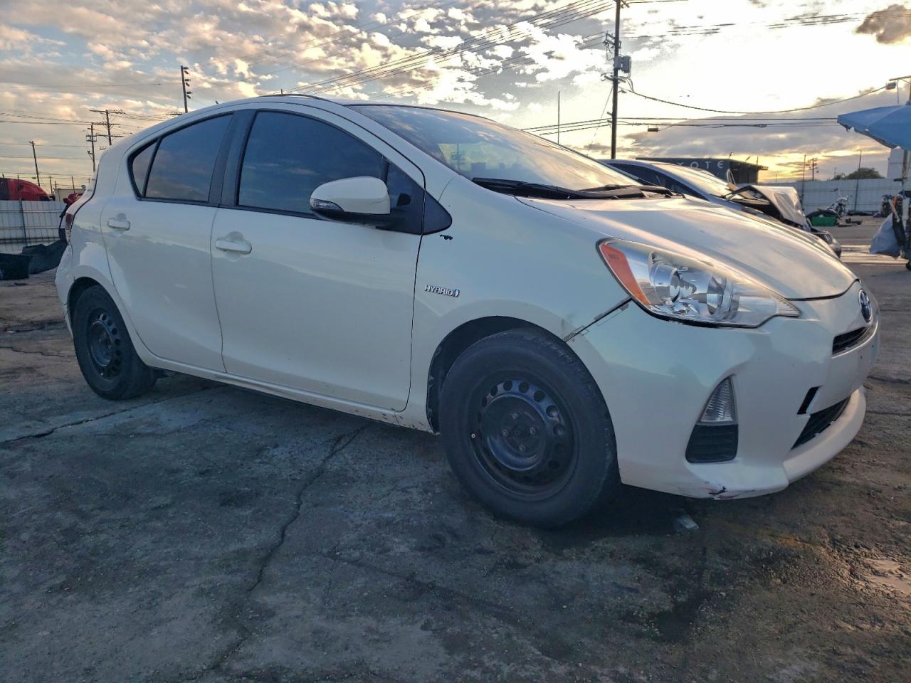 2014 TOYOTA PRIUS C photo 4