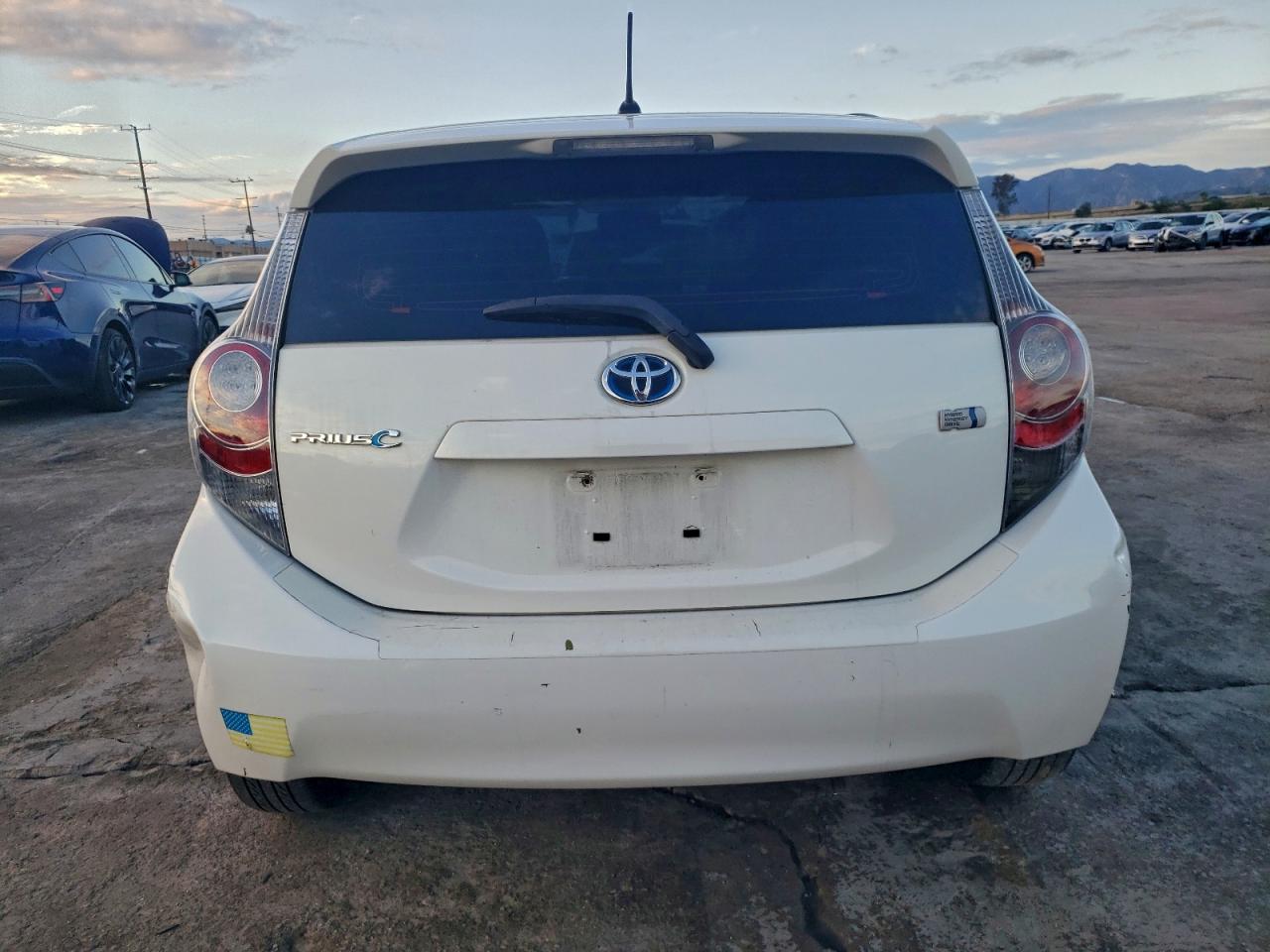2014 TOYOTA PRIUS C photo 6