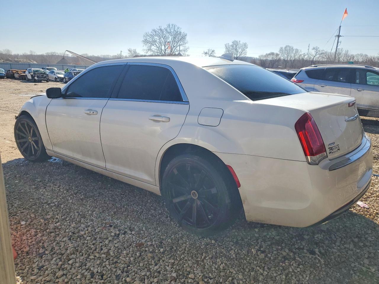 2016 CHRYSLER 300 LIMITED photo 2