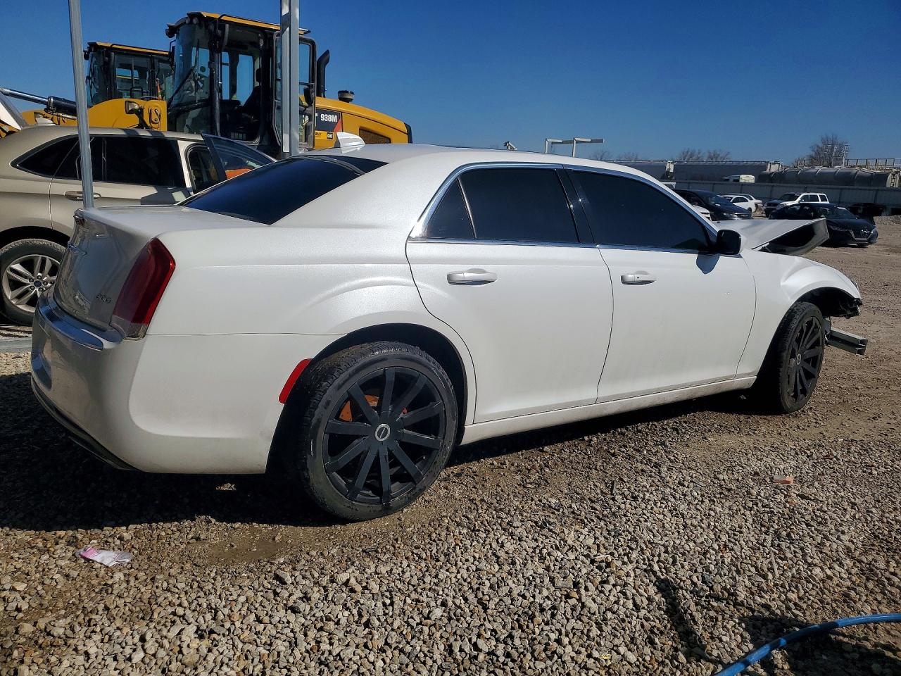 2016 CHRYSLER 300 LIMITED photo 3