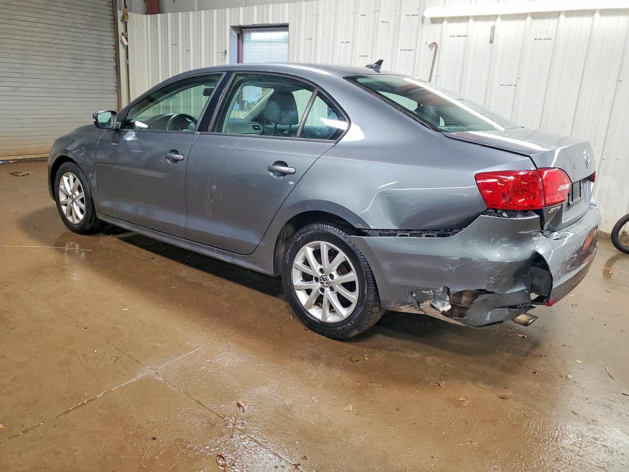 2012 VOLKSWAGEN JETTA SE photo 2