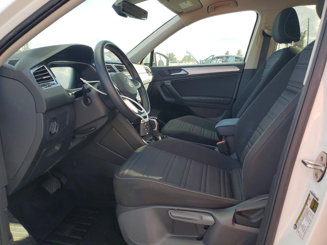 2024 VOLKSWAGEN TIGUAN photo 13