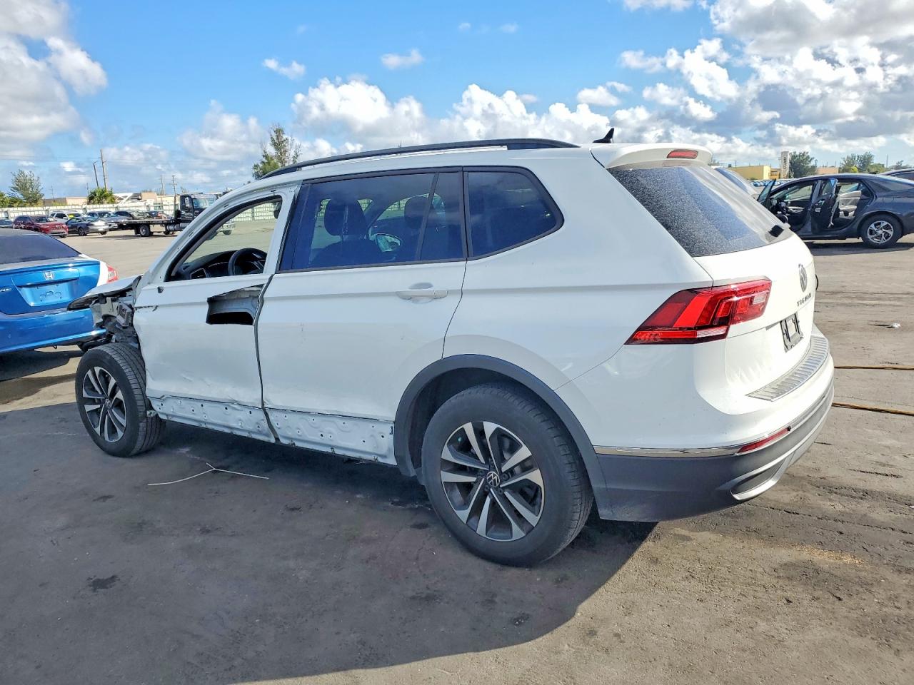 2024 VOLKSWAGEN TIGUAN photo 3