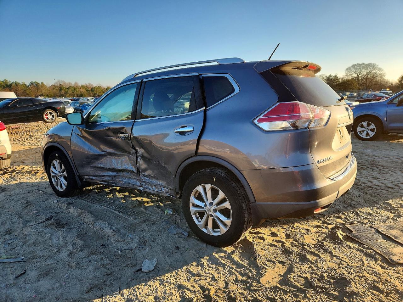 2016 NISSAN ROGUE SV photo 2