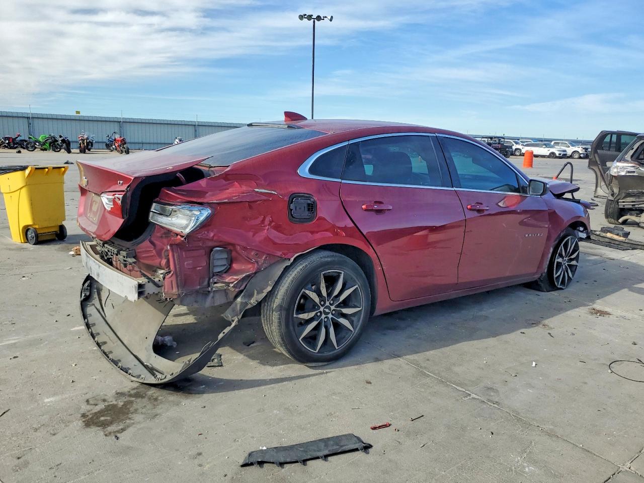 2017 CHEVROLET MALIBU LT photo 3
