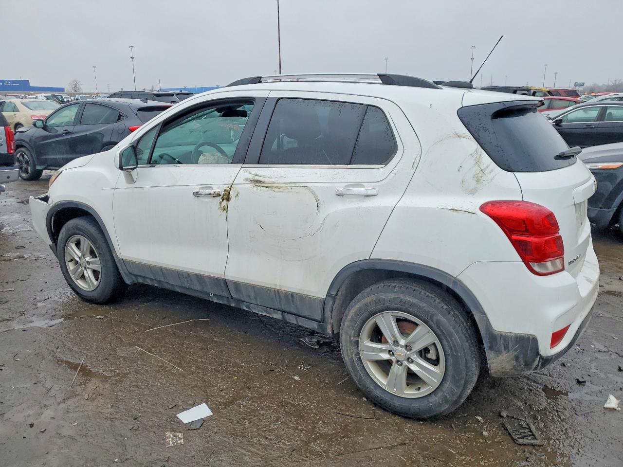 2019 CHEVROLET TRAX 1LT photo 2