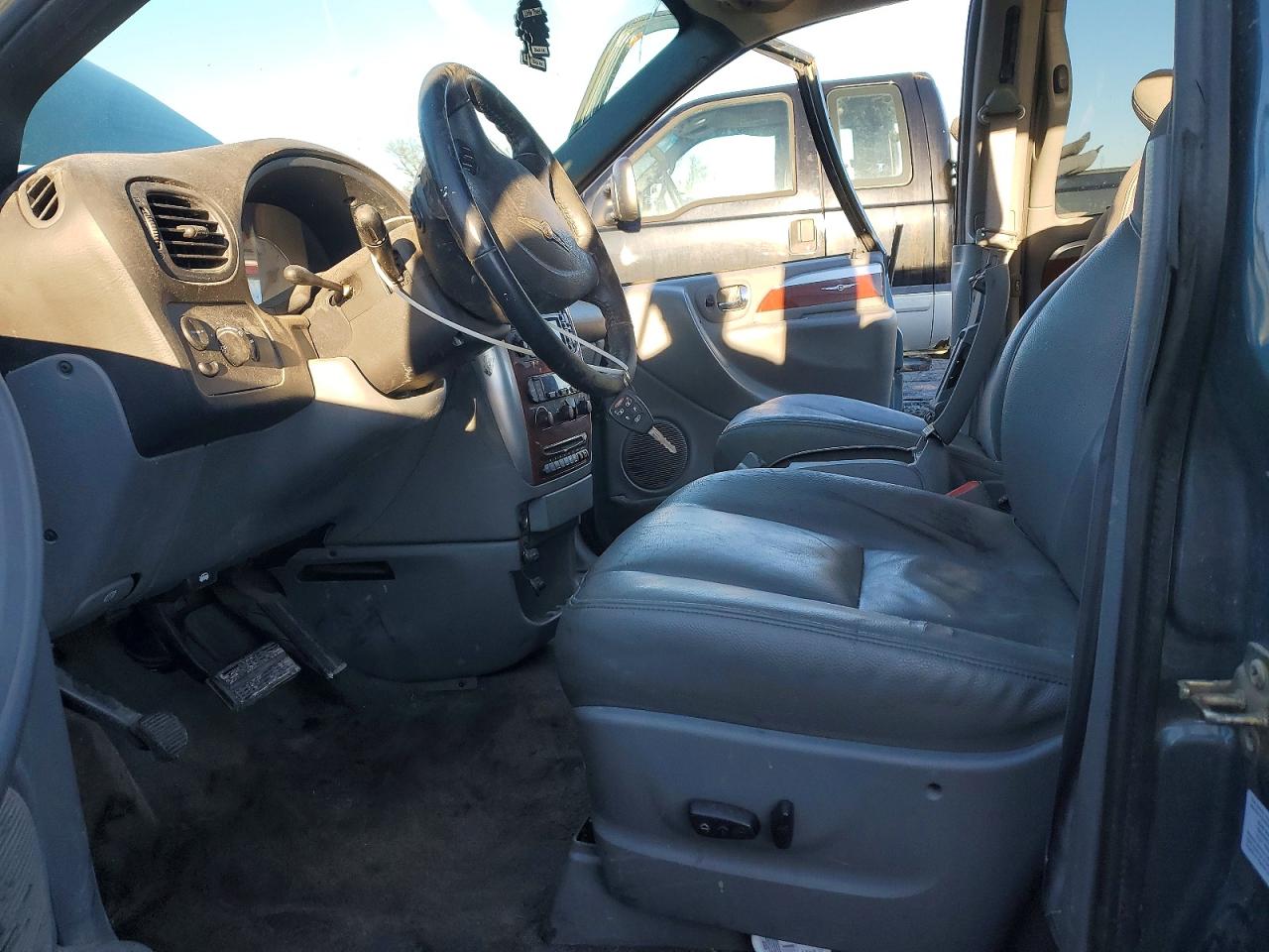 2005 CHRYSLER TOWN & COUNTRY LIMITED photo 7
