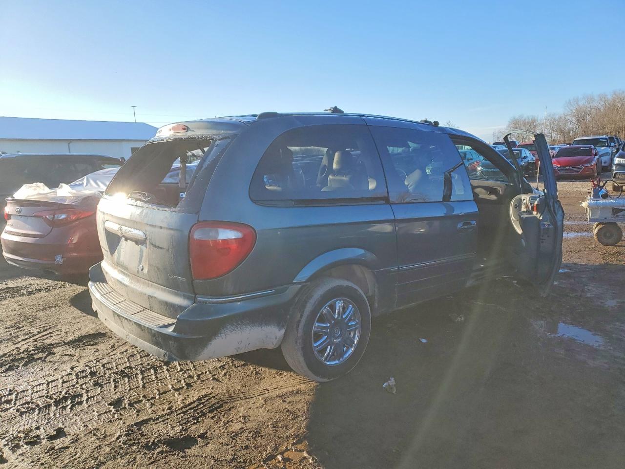 2005 CHRYSLER TOWN & COUNTRY LIMITED photo 3
