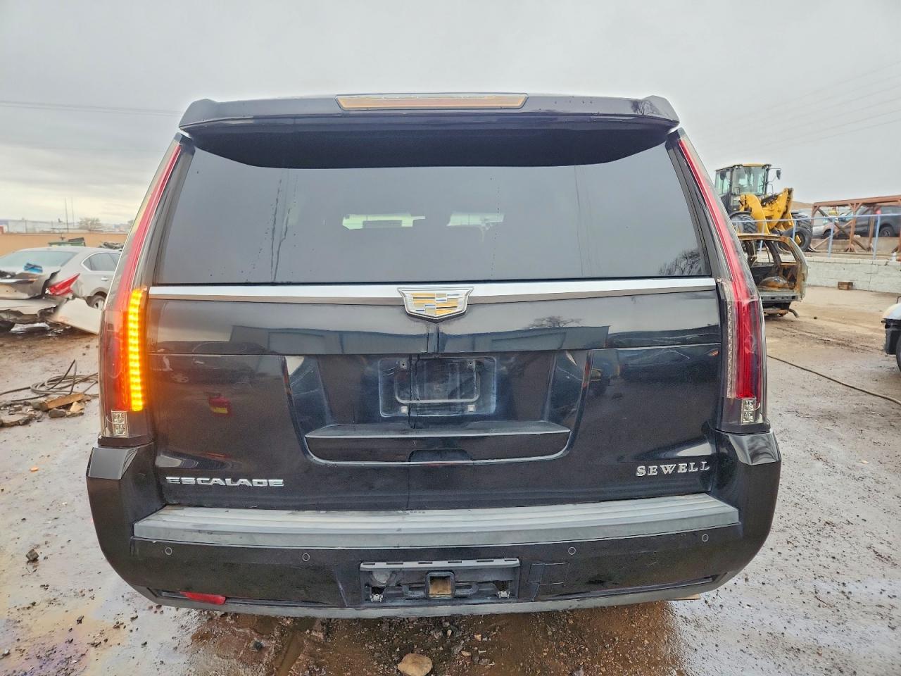 2016 CADILLAC ESCALADE LUXURY photo 6