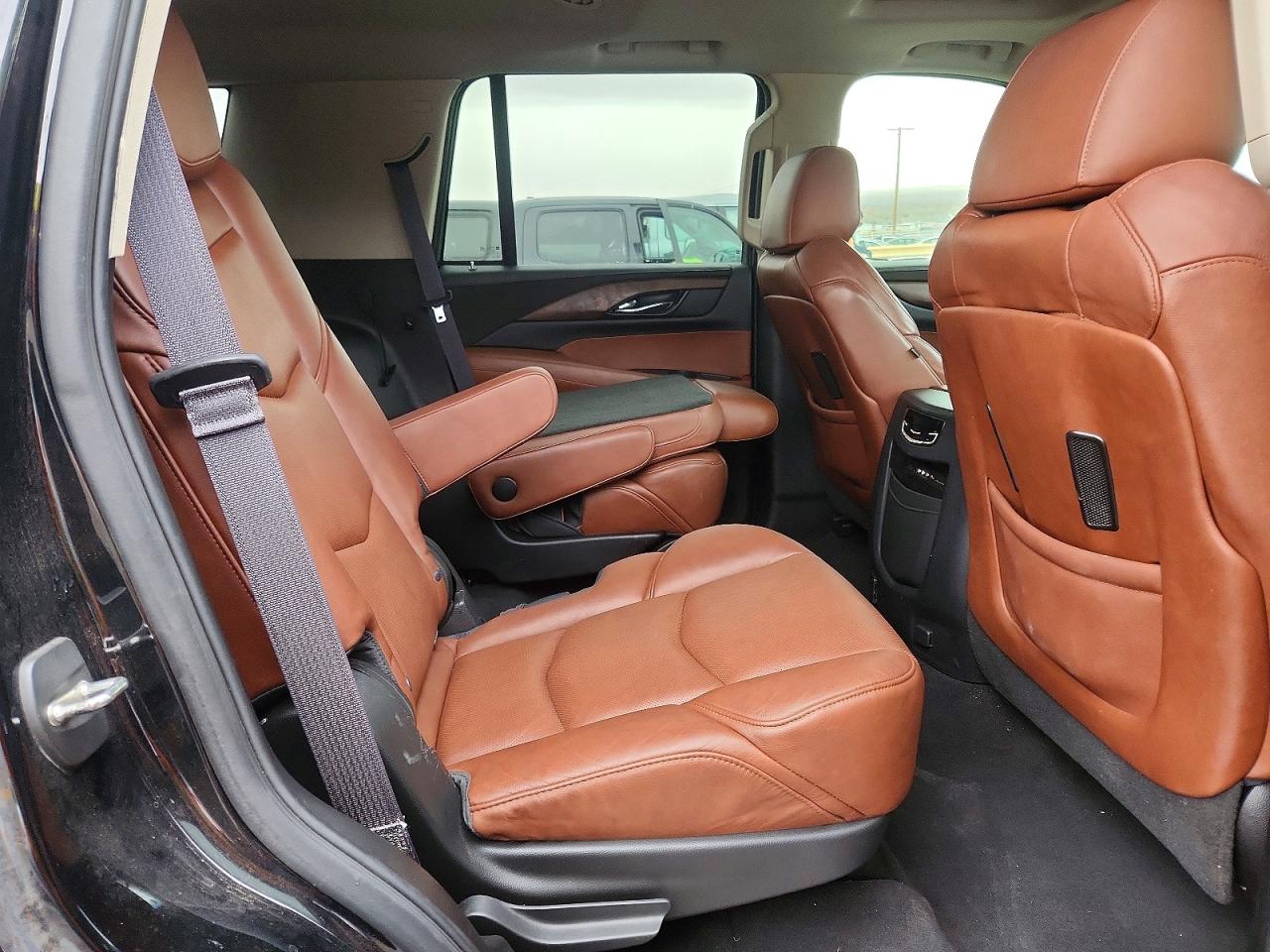 2016 CADILLAC ESCALADE LUXURY photo 11