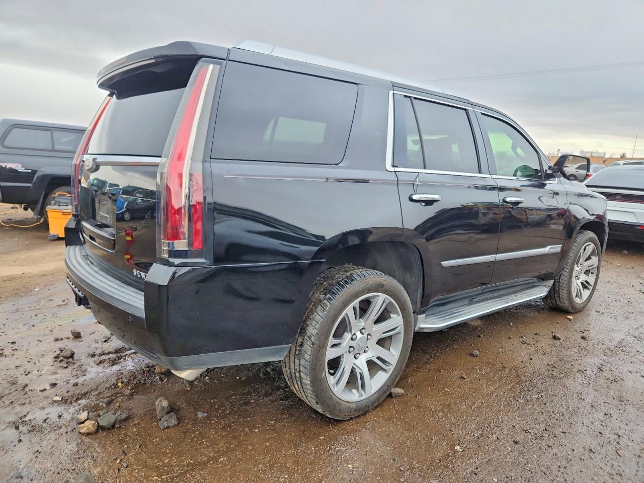 2016 CADILLAC ESCALADE LUXURY photo 3