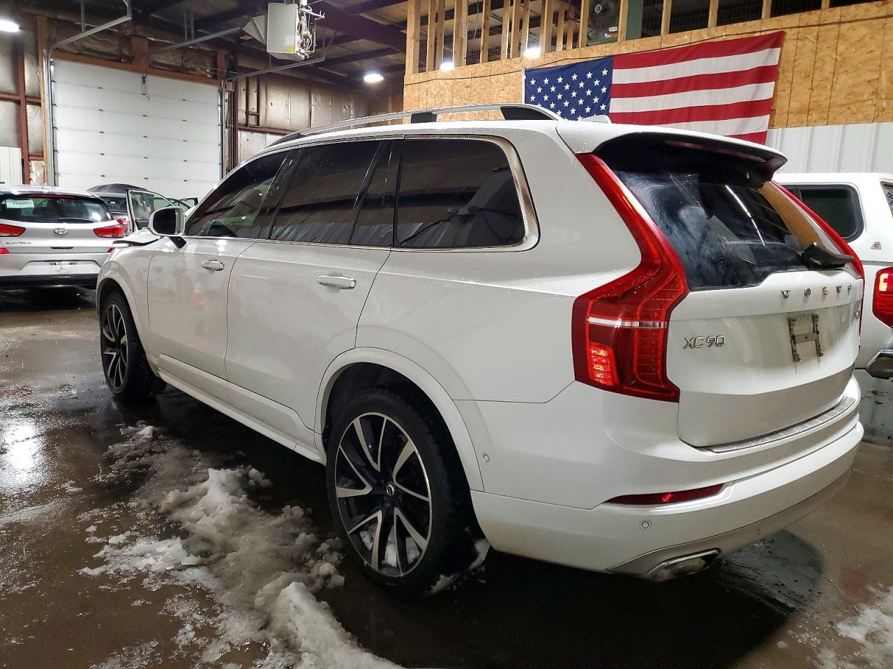 2019 VOLVO XC90 T6 MOMENTUM photo 2