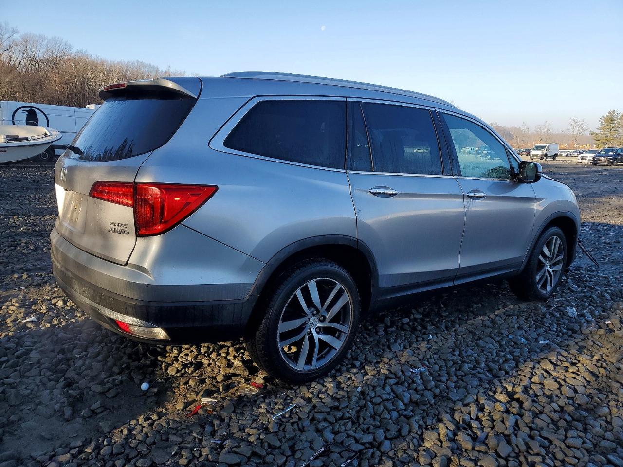 2016 HONDA PILOT ELITE photo 3