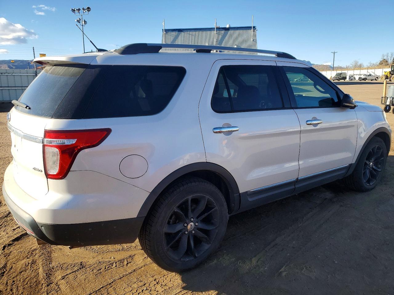 2011 FORD EXPLORER XLT photo 3