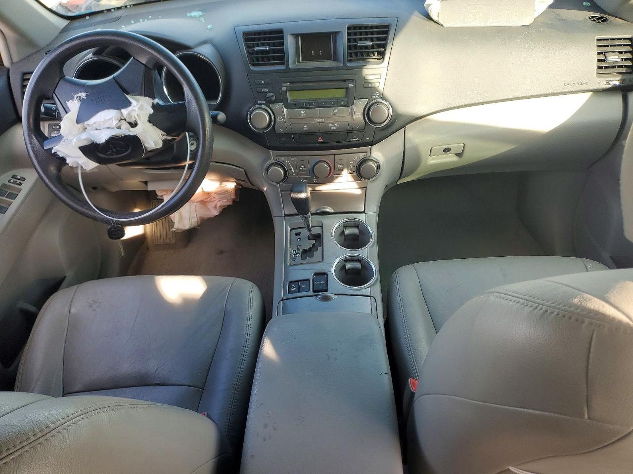 2010 TOYOTA HIGHLANDER BASE photo 8