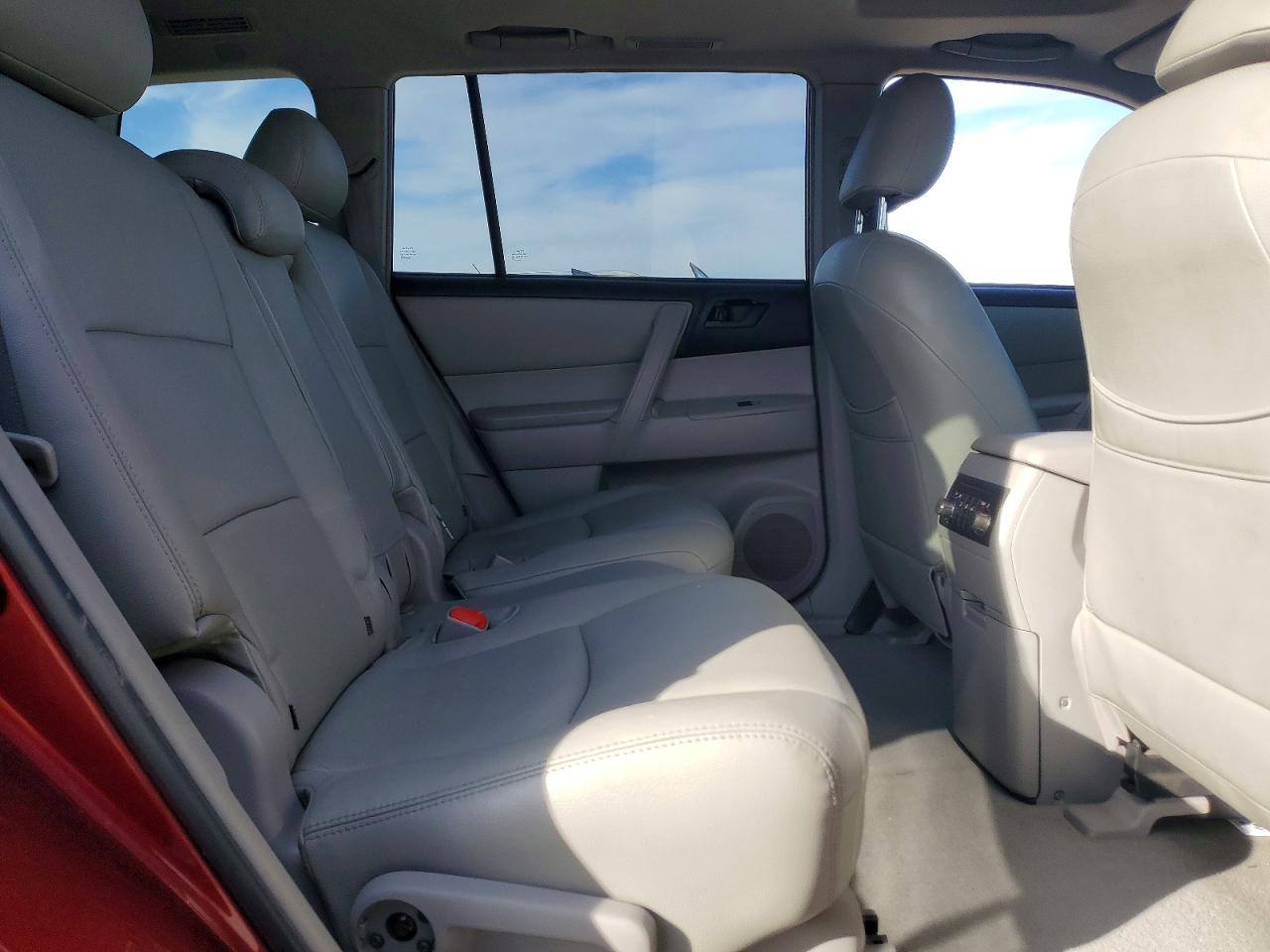2010 TOYOTA HIGHLANDER BASE photo 11