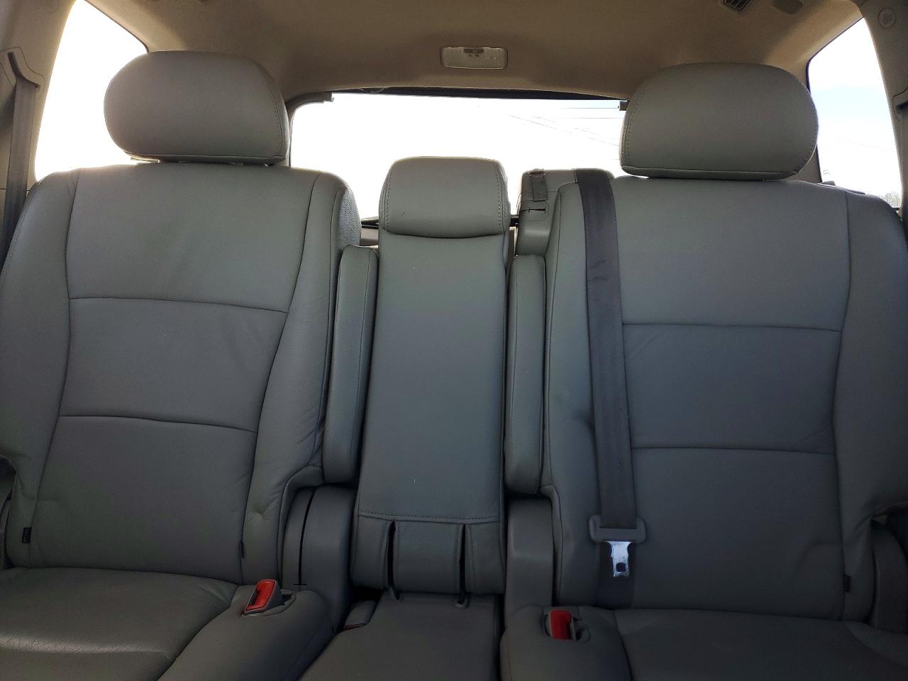 2010 TOYOTA HIGHLANDER BASE photo 10