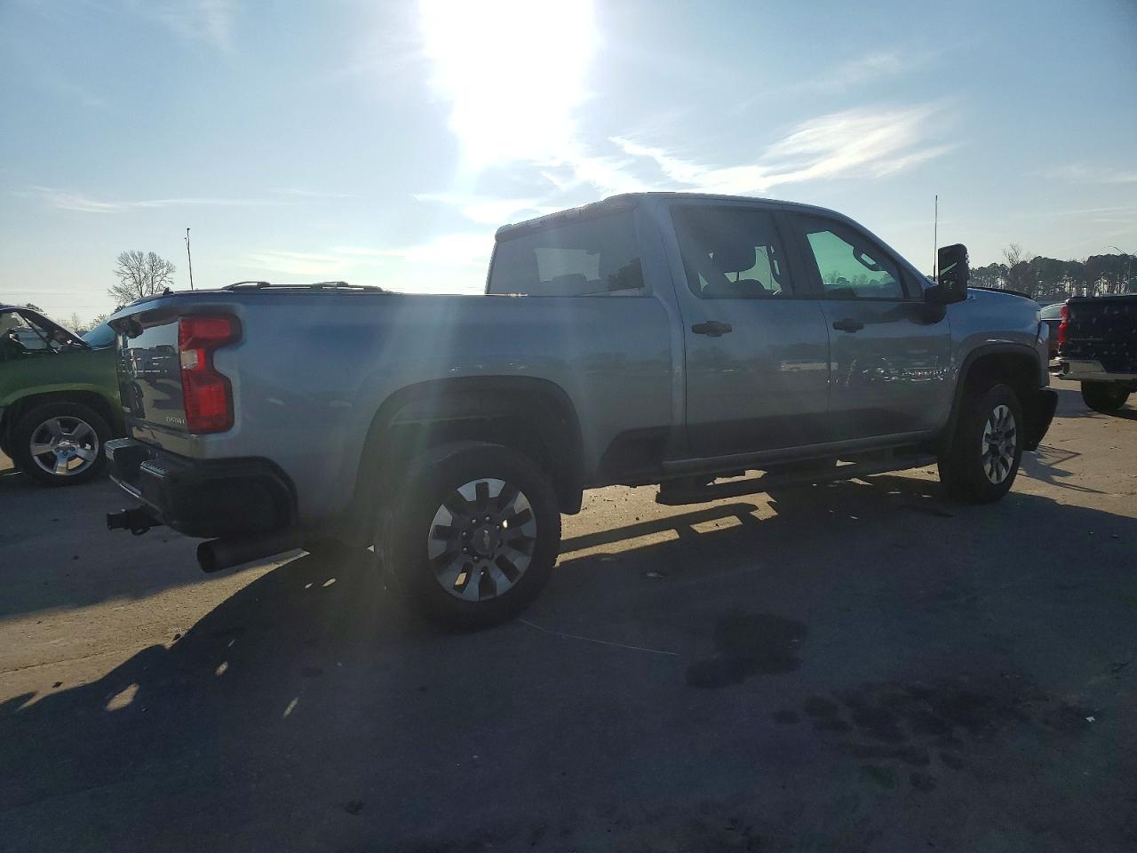 2025 CHEVROLET SILVERADO K2500 CUSTOM photo 3