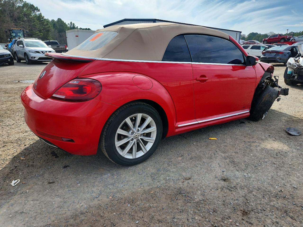 2018 VOLKSWAGEN BEETLE S photo 3