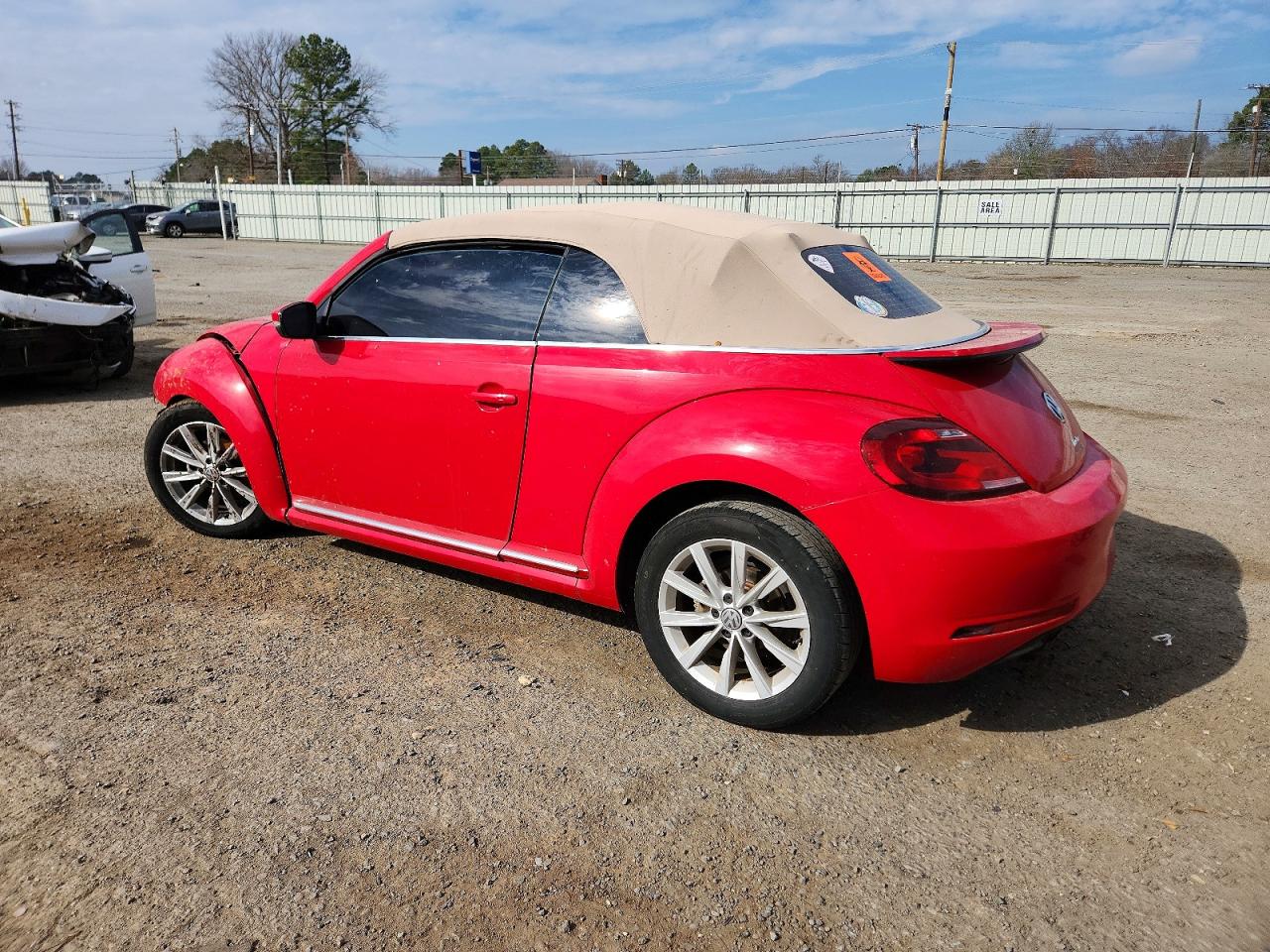 2018 VOLKSWAGEN BEETLE S photo 2
