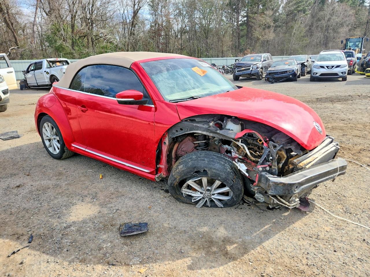 2018 VOLKSWAGEN BEETLE S photo 4