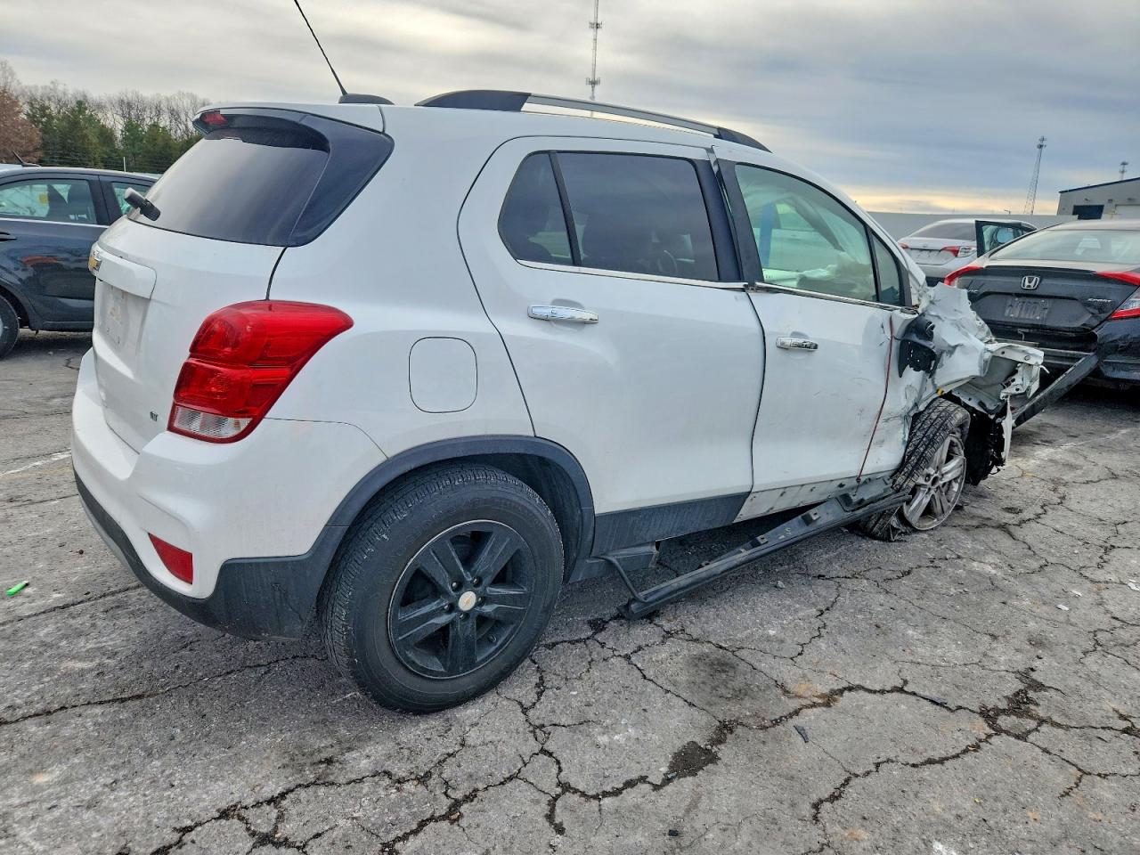 2018 CHEVROLET TRAX 1LT photo 3