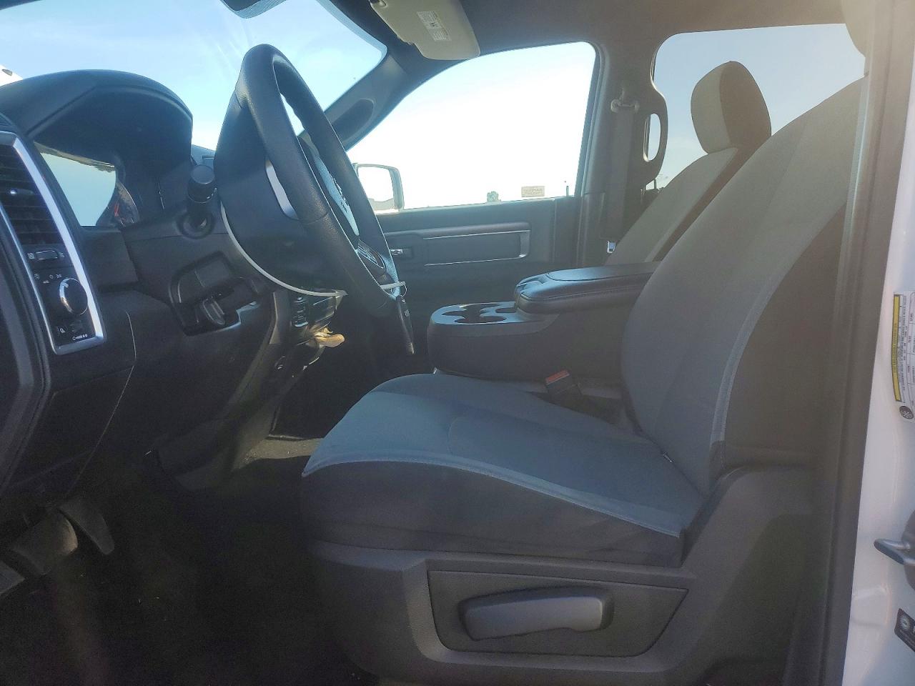 2021 RAM 1500 CLASSIC SLT photo 7