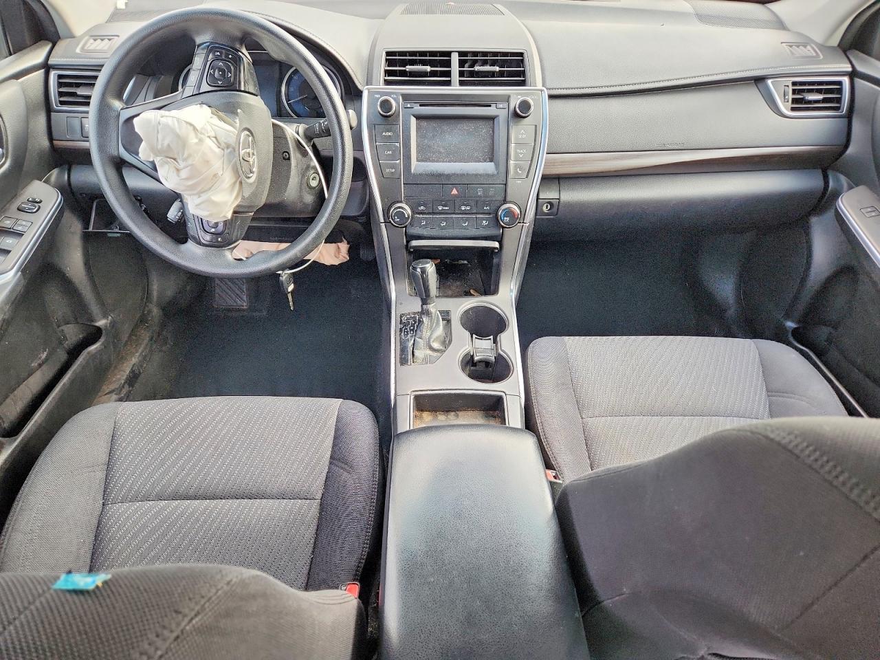 2016 TOYOTA CAMRY LE photo 8