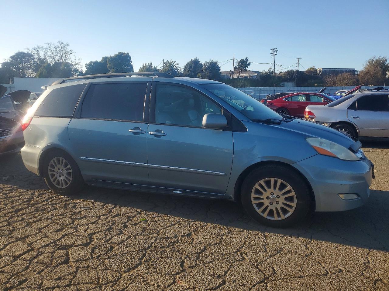 2007 TOYOTA SIENNA XLE photo 4