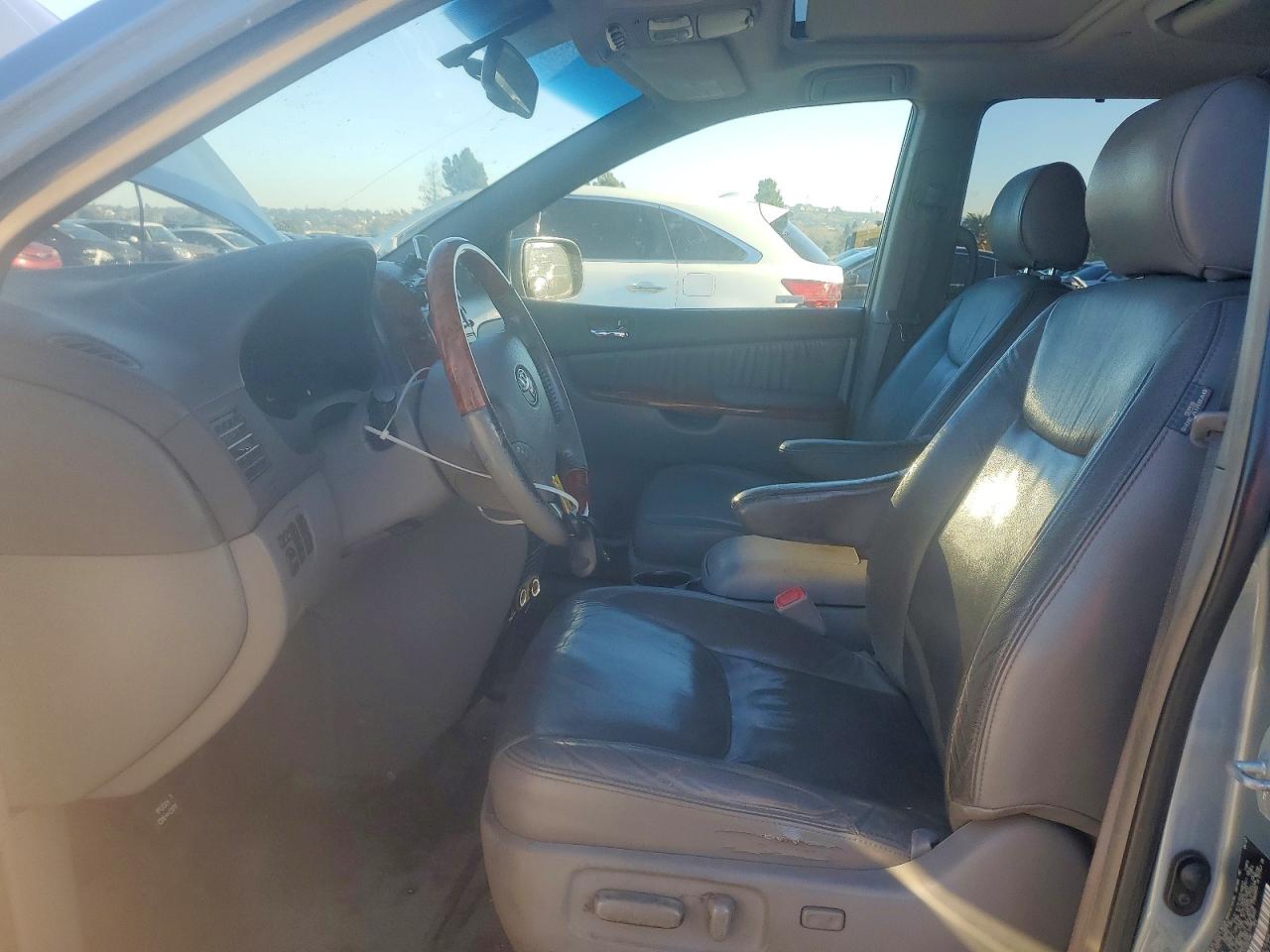 2007 TOYOTA SIENNA XLE photo 7