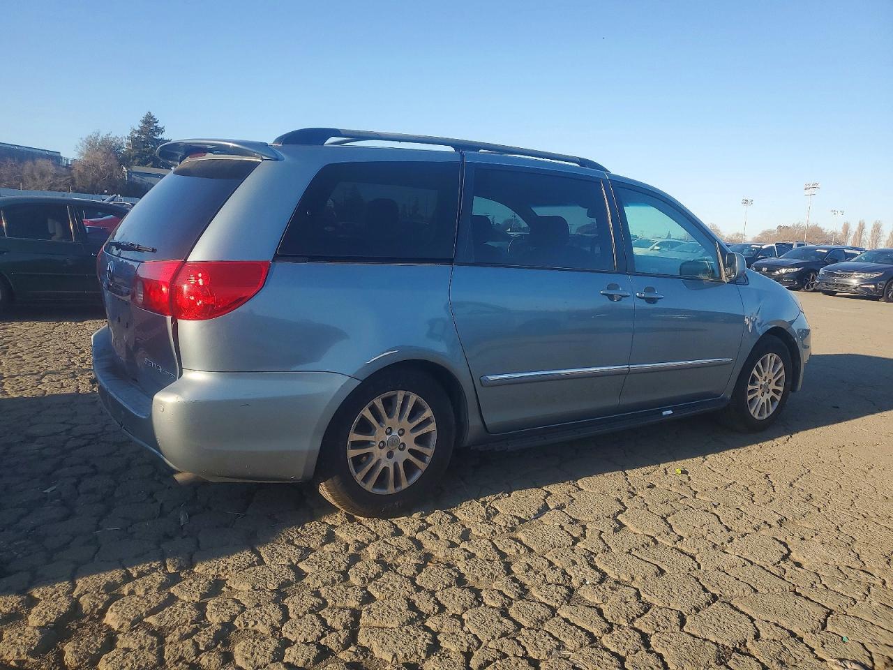 2007 TOYOTA SIENNA XLE photo 3