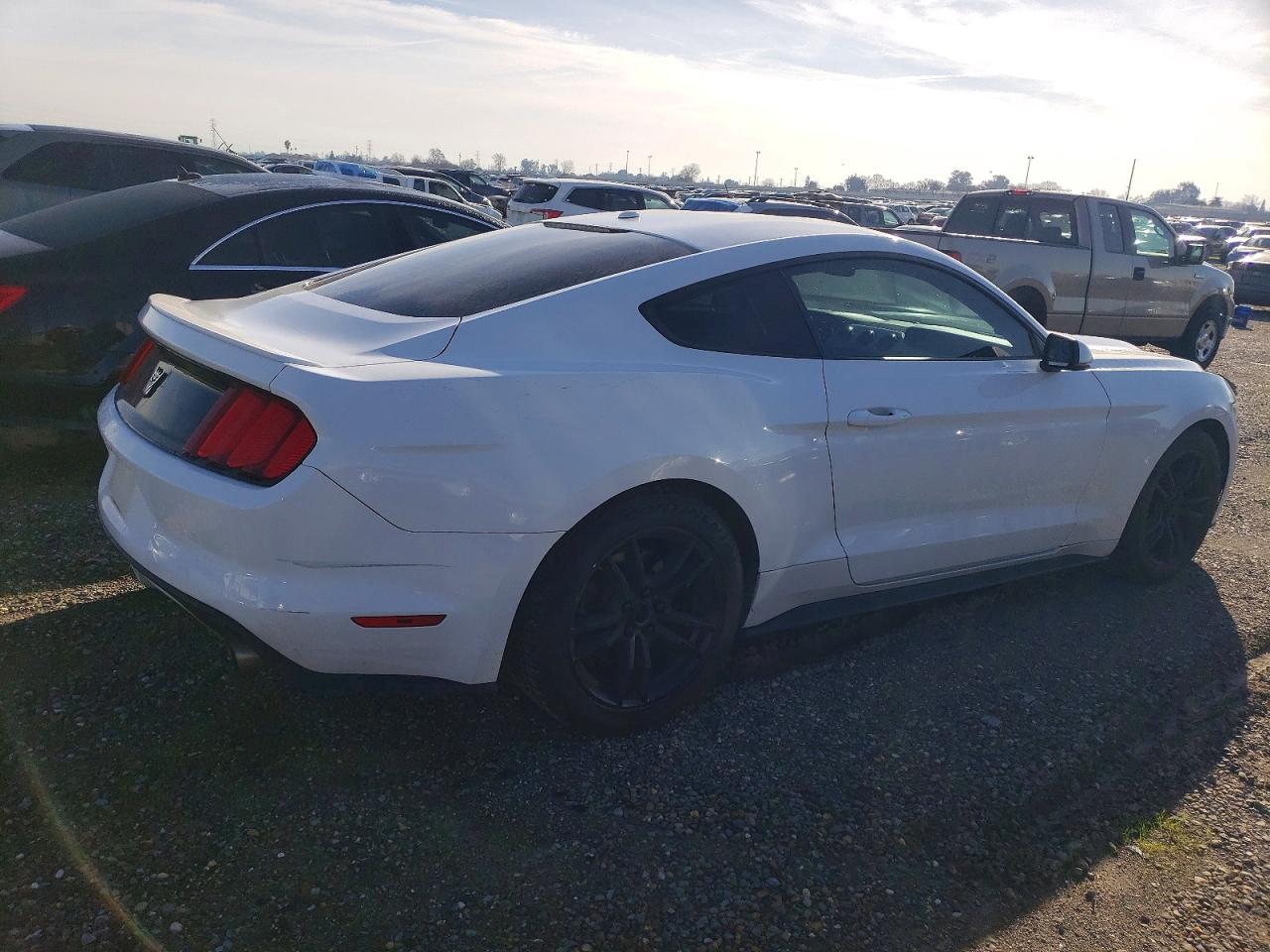 2017 FORD MUSTANG photo 3