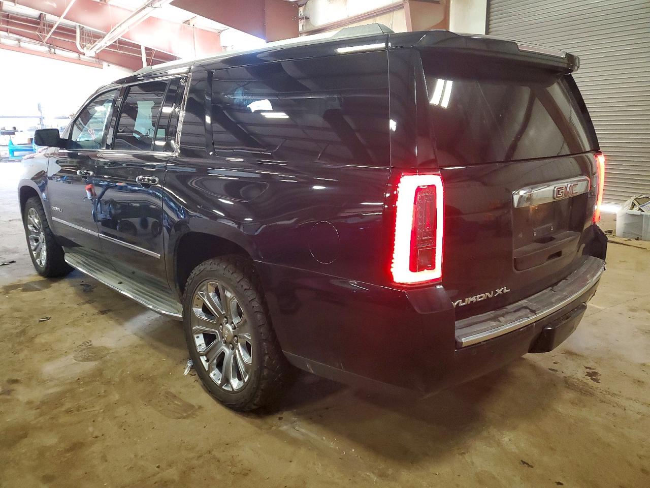 2015 GMC YUKON XL DENALI photo 2