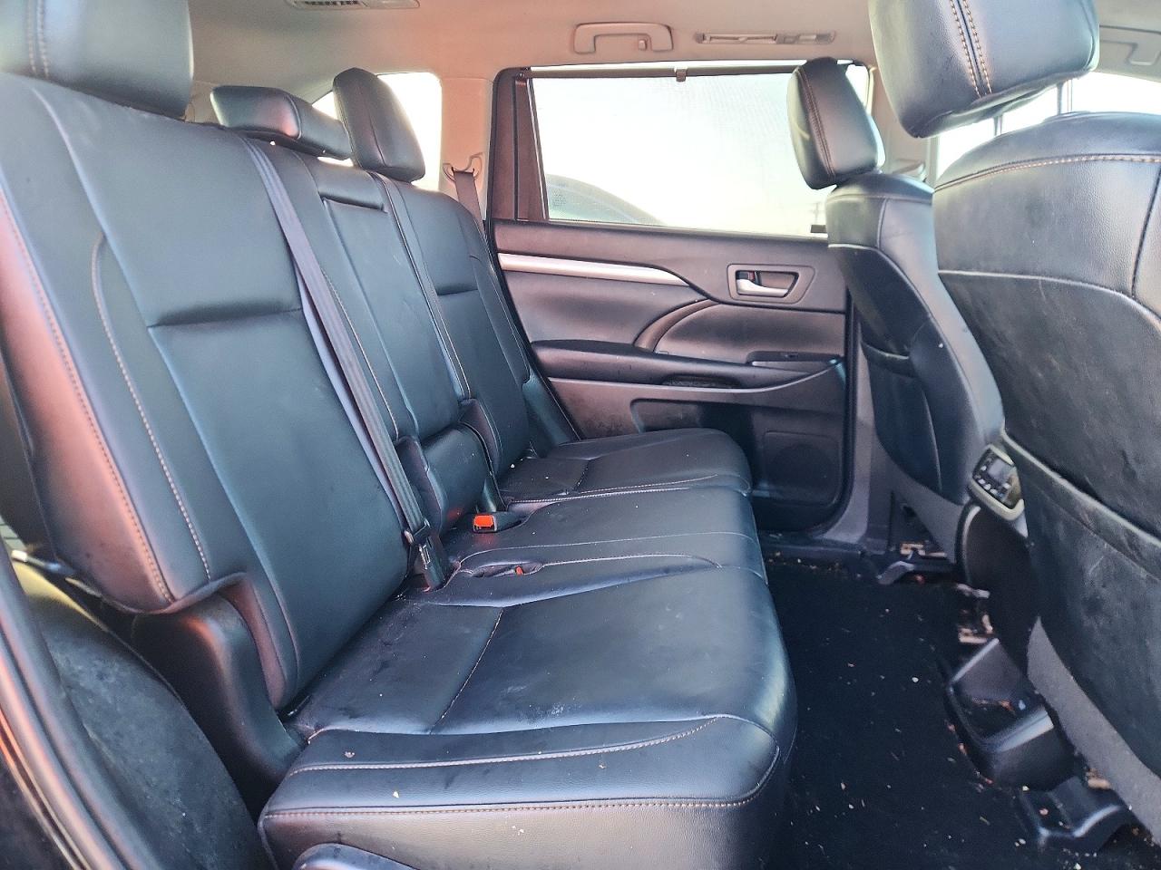 2019 TOYOTA HIGHLANDER SE photo 11