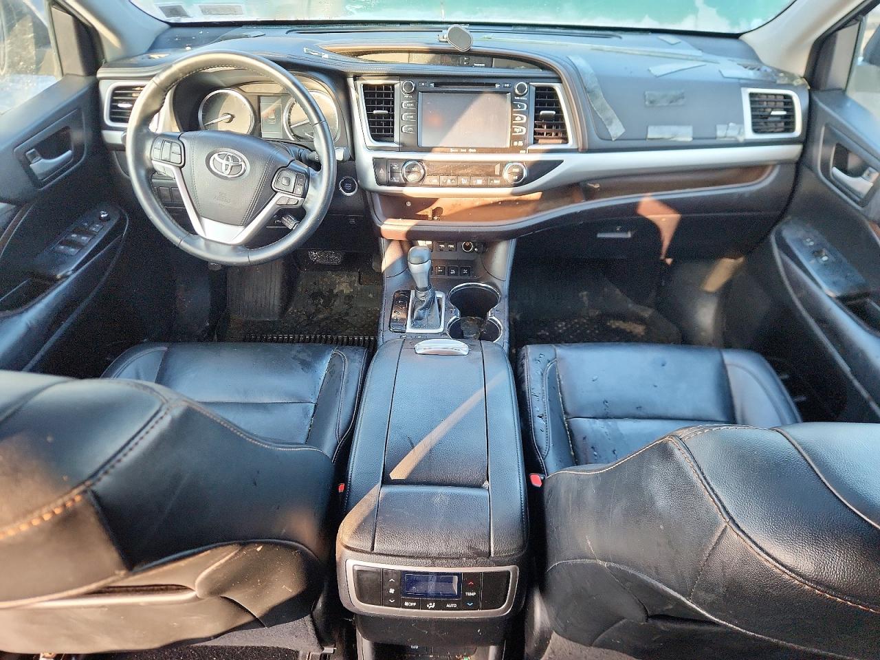 2019 TOYOTA HIGHLANDER SE photo 8