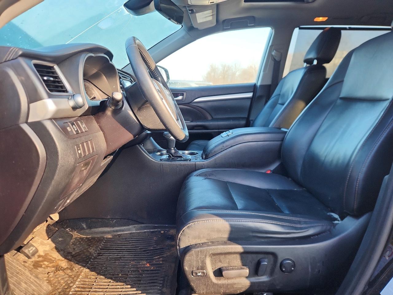 2019 TOYOTA HIGHLANDER SE photo 7
