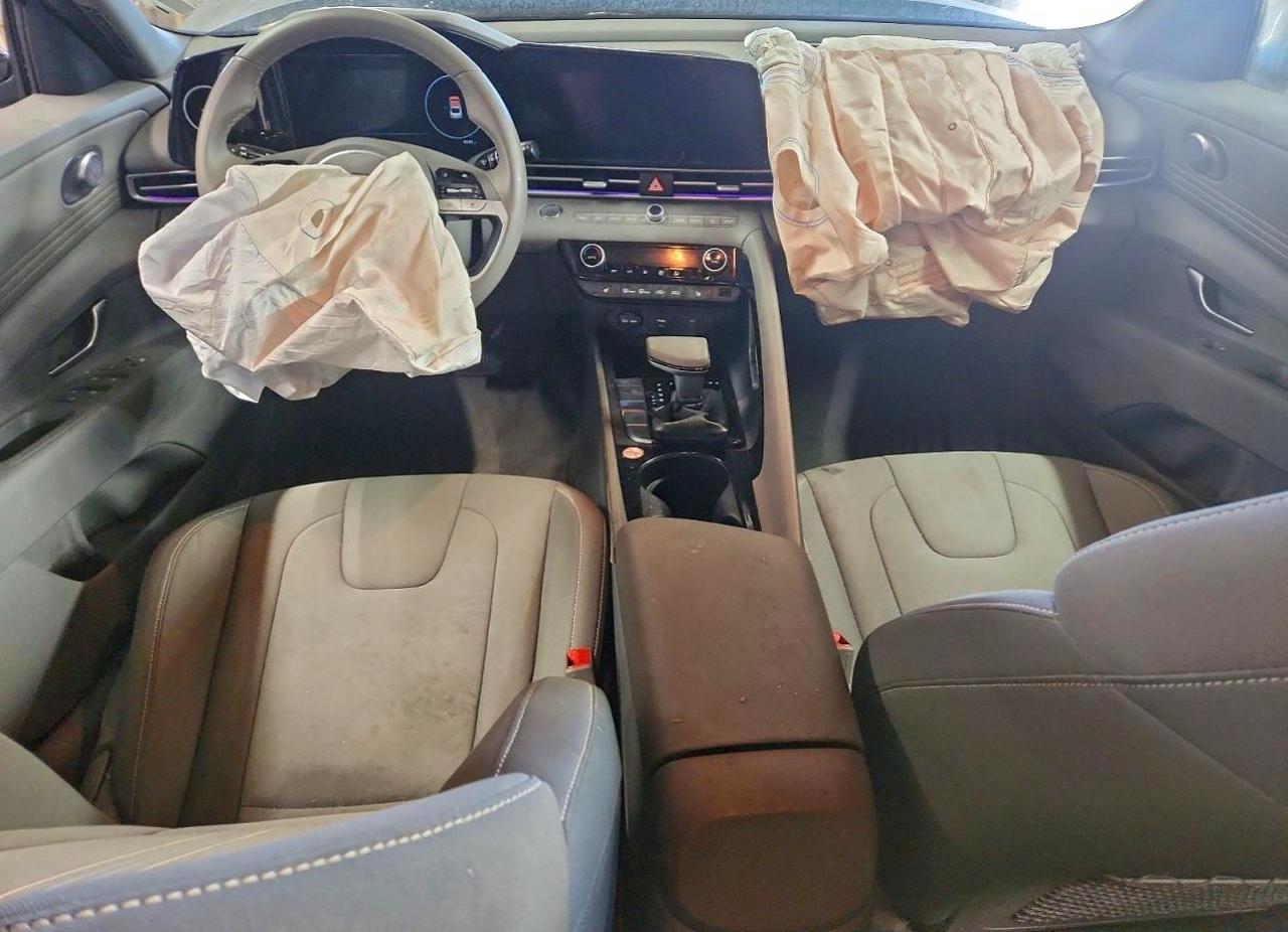 2025 HYUNDAI ELANTRA SEL photo 8