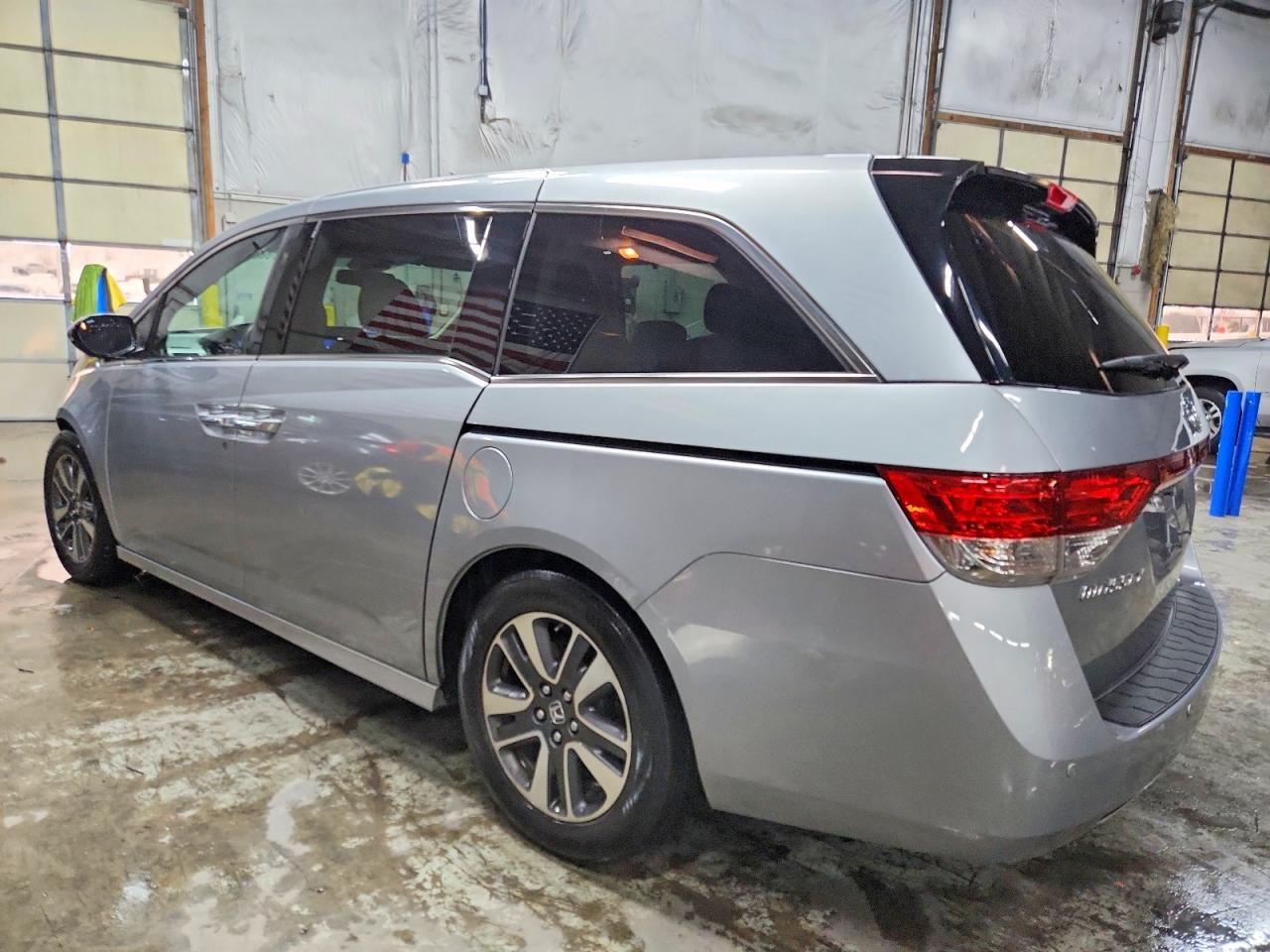 2016 HONDA ODYSSEY TOURING photo 2