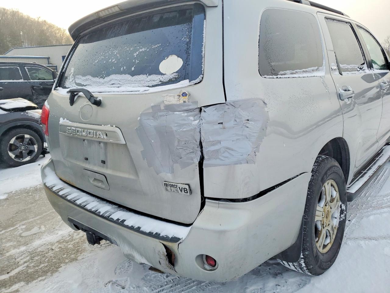 2011 TOYOTA SEQUOIA SR5 photo 9