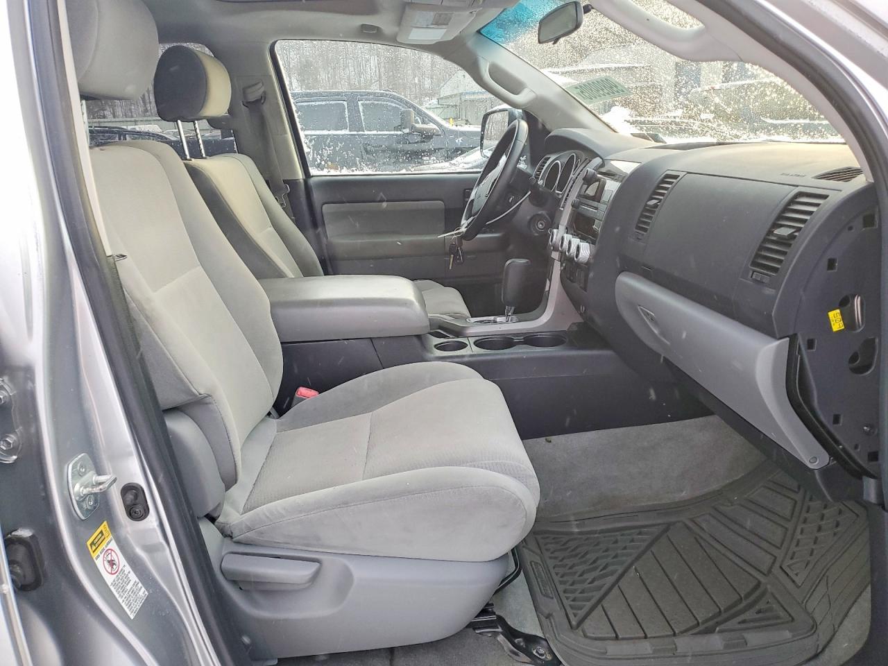 2011 TOYOTA SEQUOIA SR5 photo 5