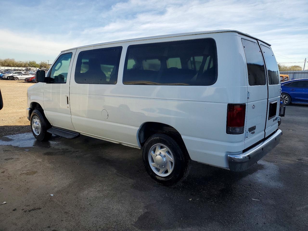 2011 FORD ECONOLINE E350 SUPER DUTY WAGON photo 2