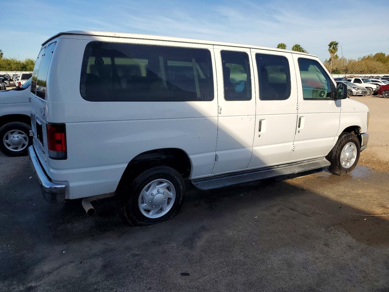 2011 FORD ECONOLINE E350 SUPER DUTY WAGON photo 3