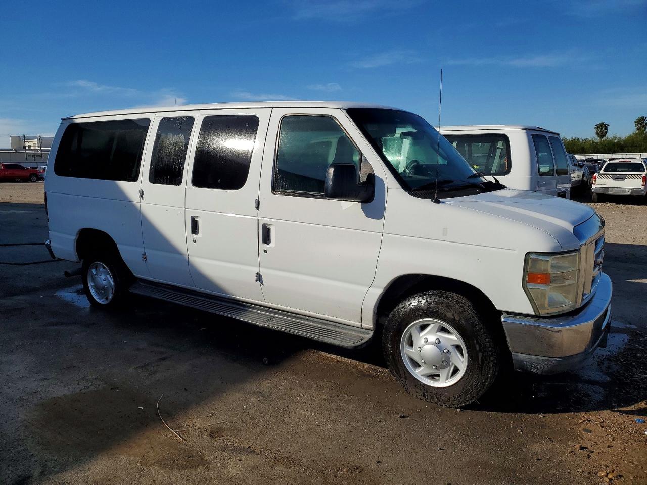 2011 FORD ECONOLINE E350 SUPER DUTY WAGON photo 4