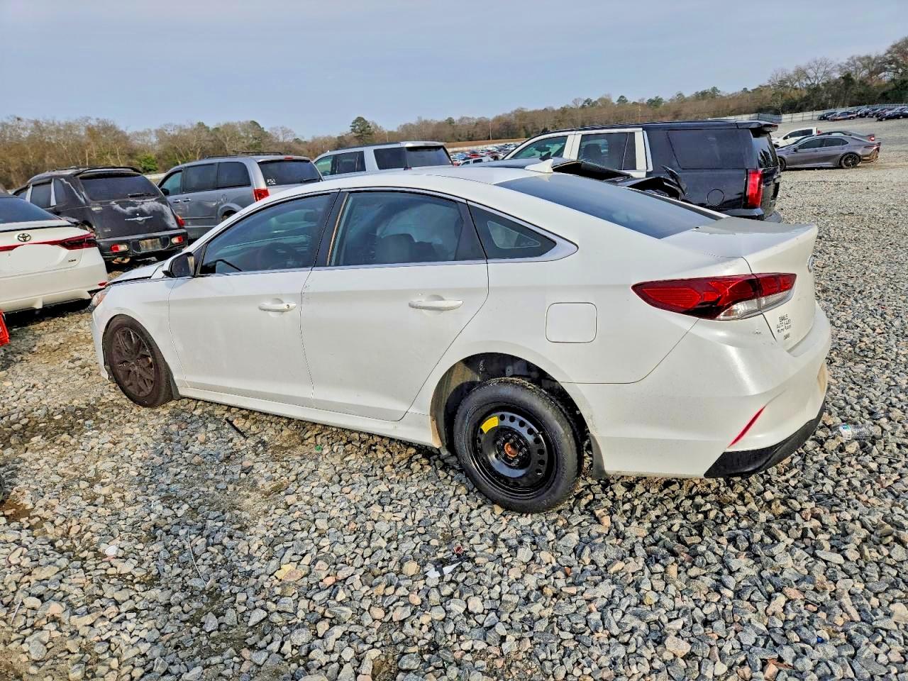 2018 HYUNDAI SONATA SE photo 2